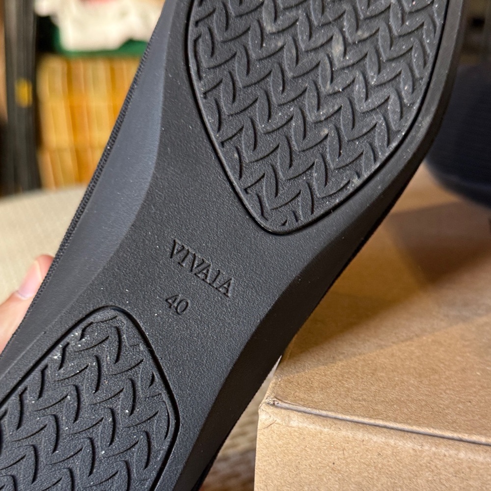 Black Women's Flats - Picture 5 of 8